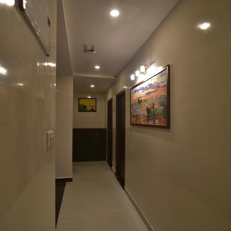 Address 24 Inn Bangalore Luaran gambar