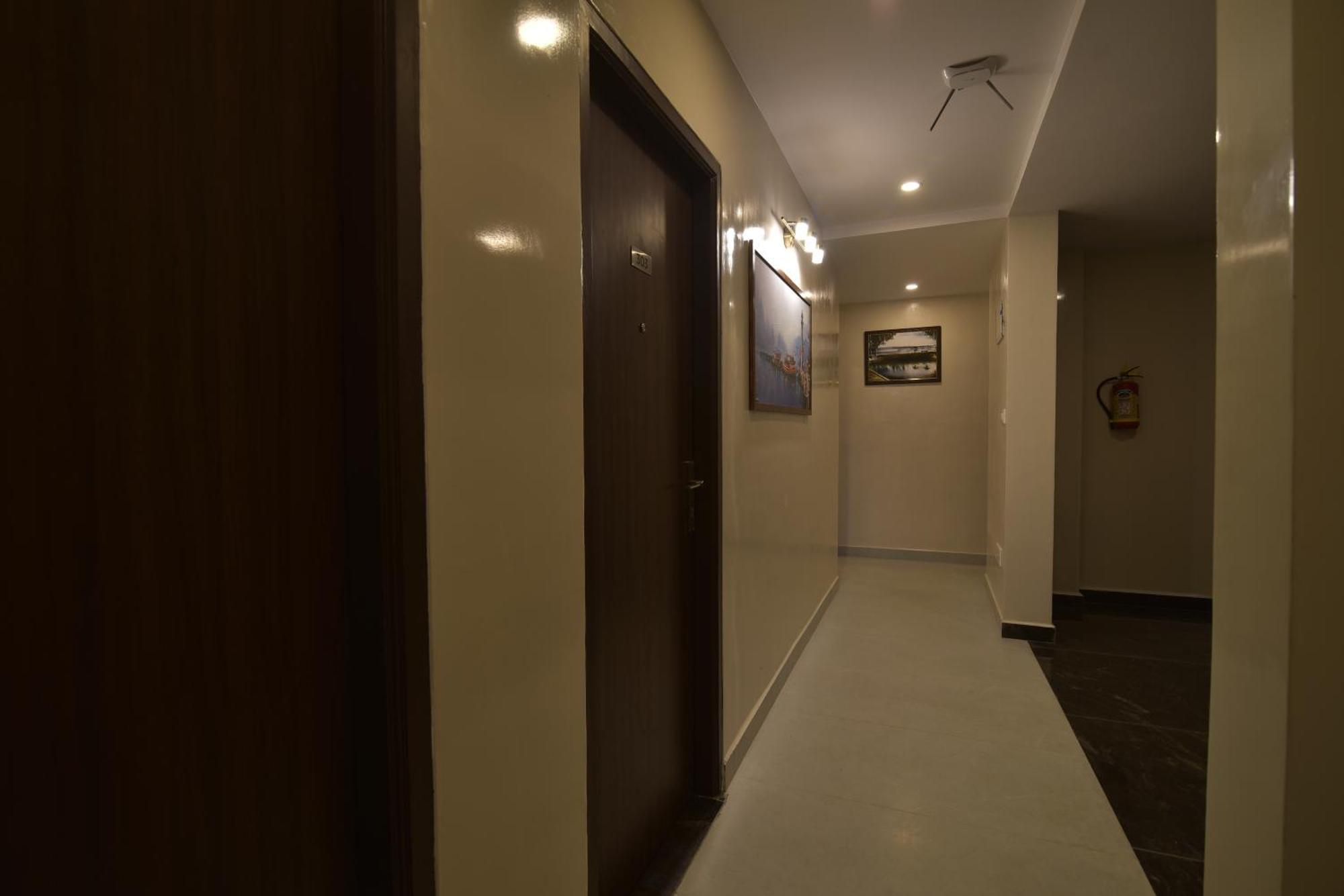 Address 24 Inn Bangalore Luaran gambar