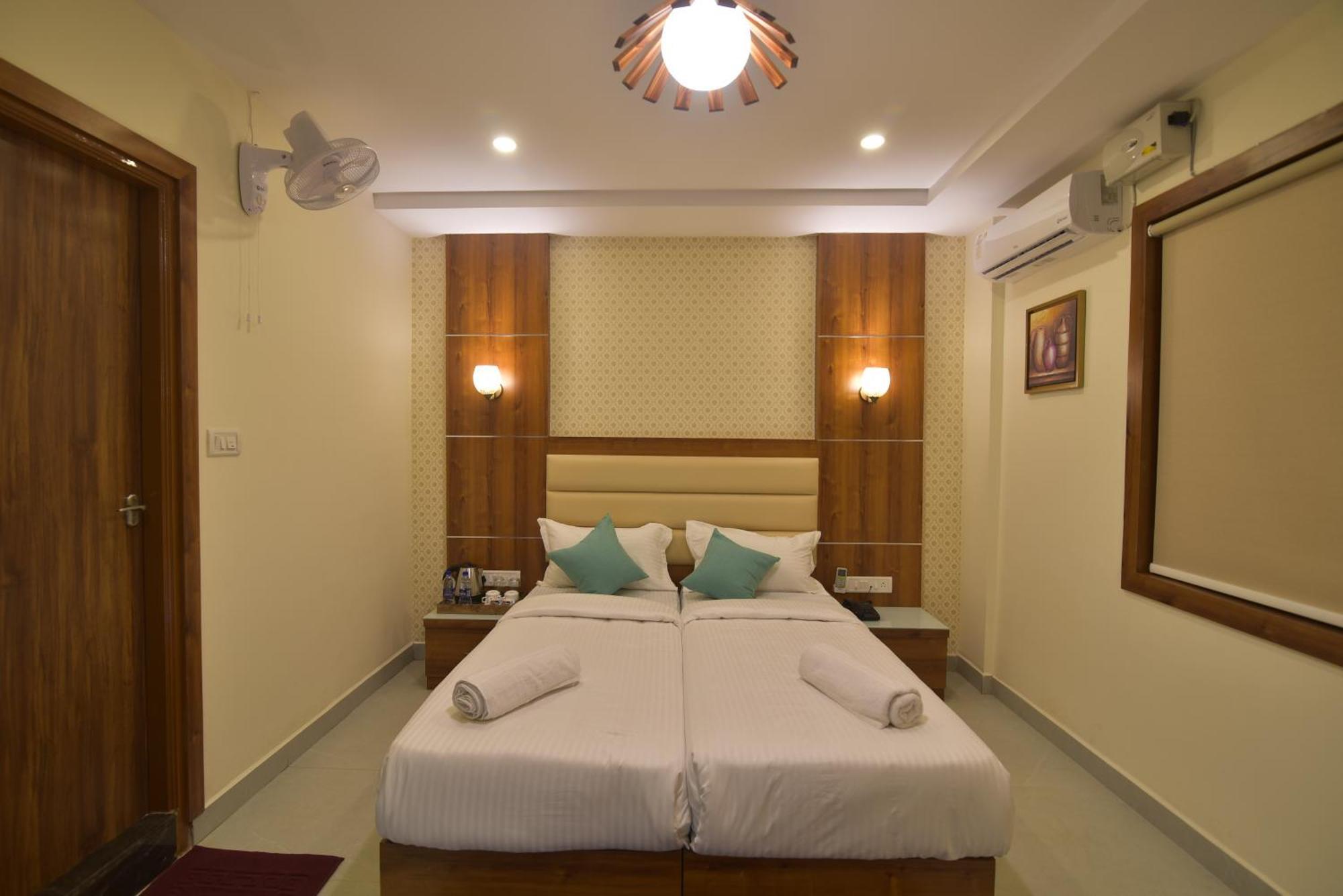 Address 24 Inn Bangalore Luaran gambar