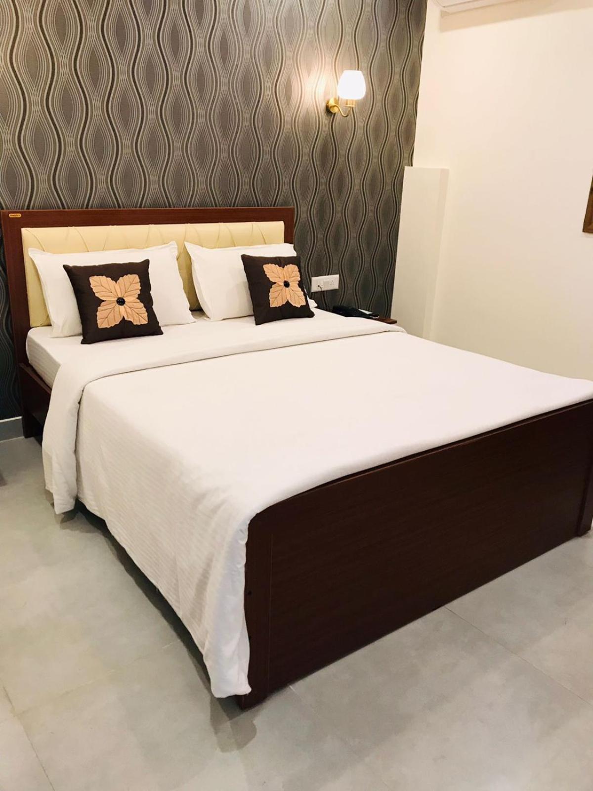Address 24 Inn Bangalore Luaran gambar